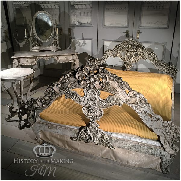 19th Century French bedroom Furniture Set - Image 2
