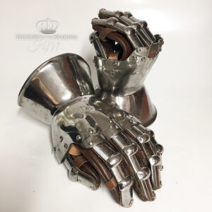 14C- Short Cuff Gauntlets- Articulated- Steel Construction-01